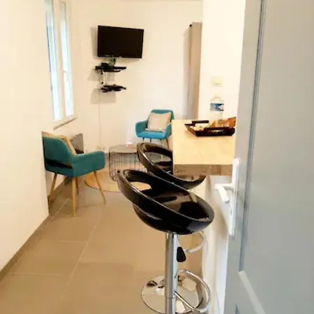 Le Petit Charmeur, Parking, Wifi, Gare Appartement