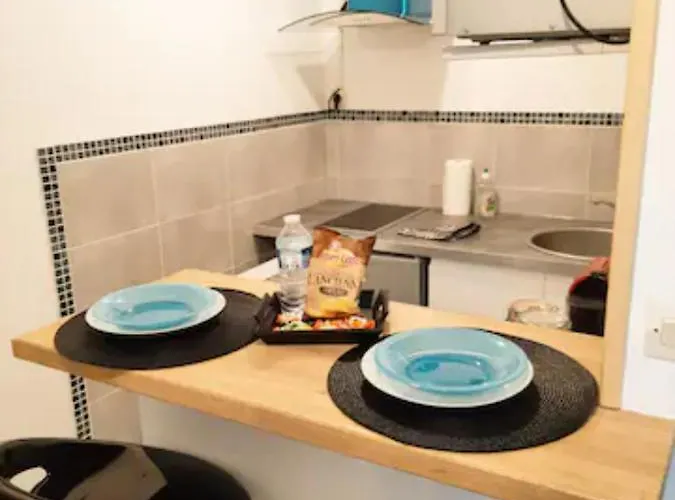 Le Petit Charmeur, Parking, Wifi, Gare *